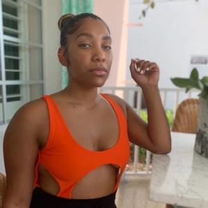 Meet your Posher, Lina